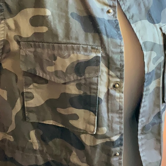 Love Tree Camo Vest - Picture 3 of 7